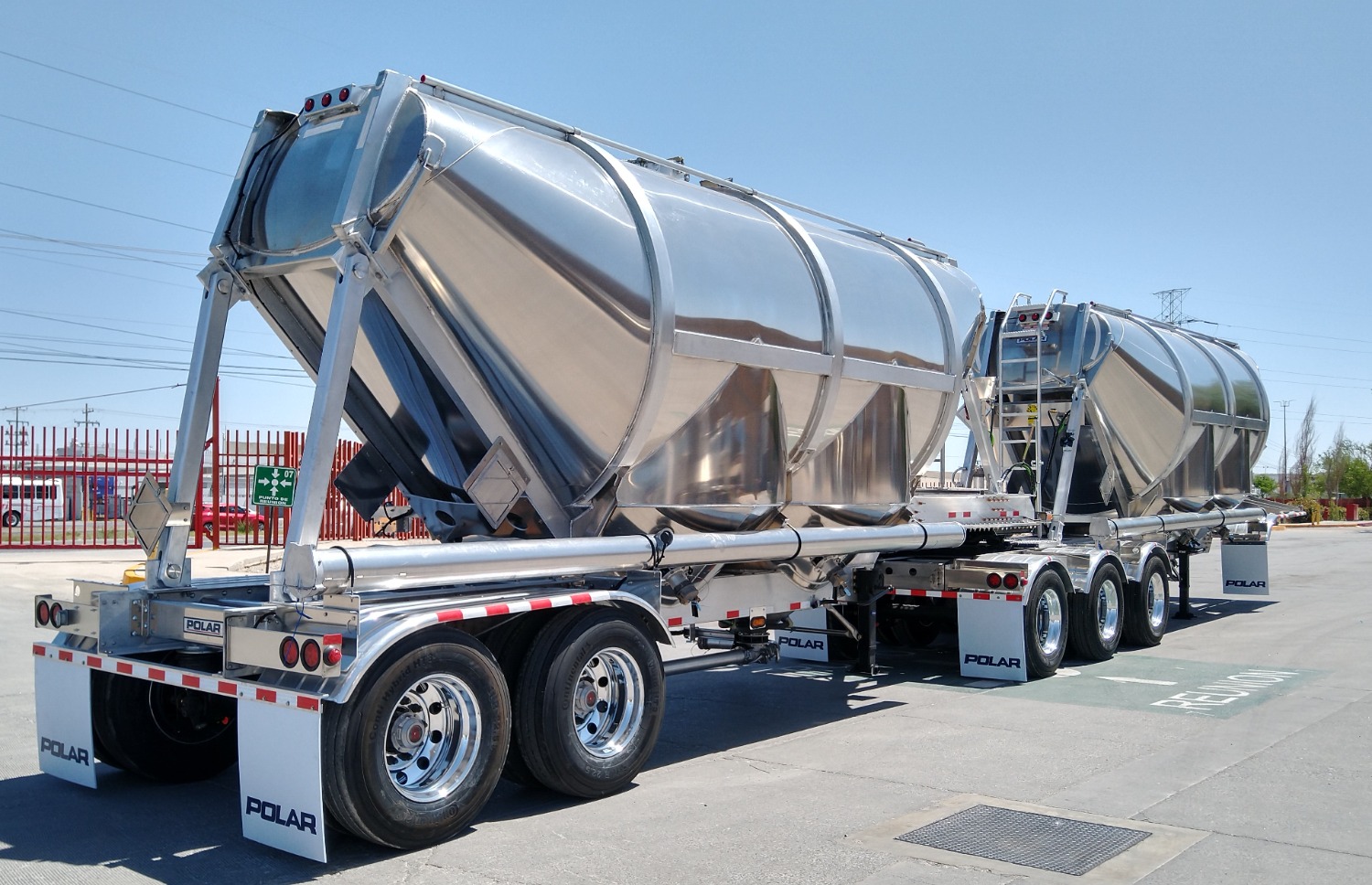 Pneumatic Dry Bulk Trailer